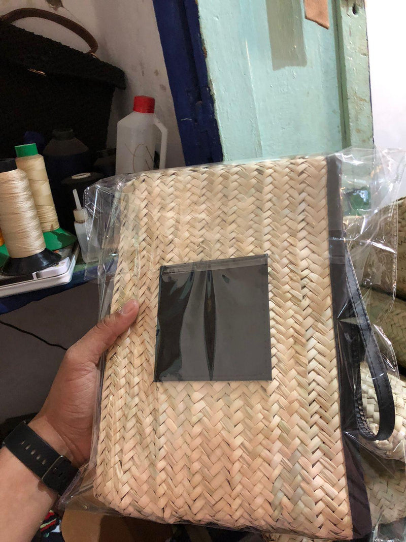 Rieten clutch met leren Knokke label