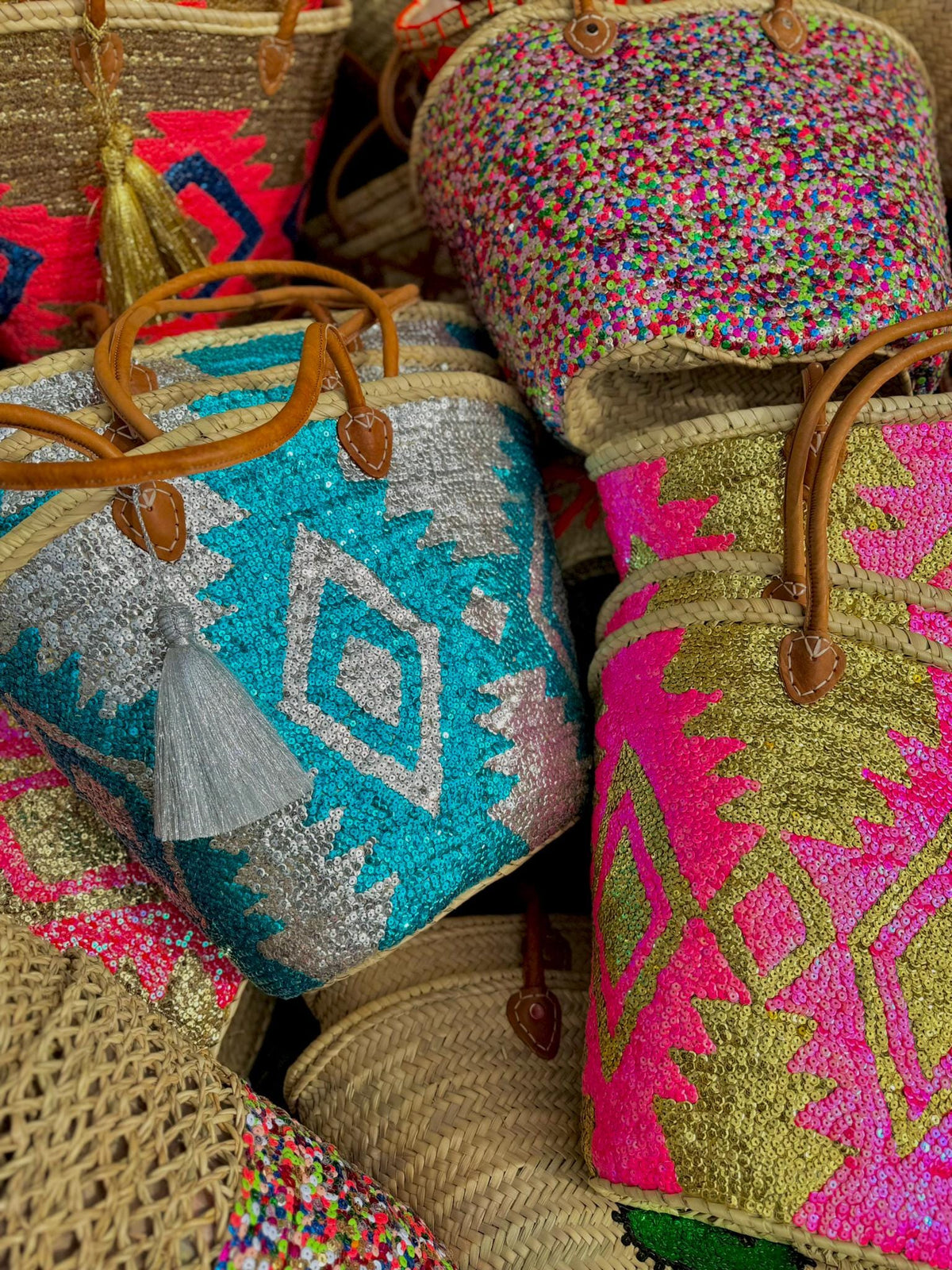 Boho rieten strandtas Aztec goud en fuchsia, samen met de Aztec goud turquoise