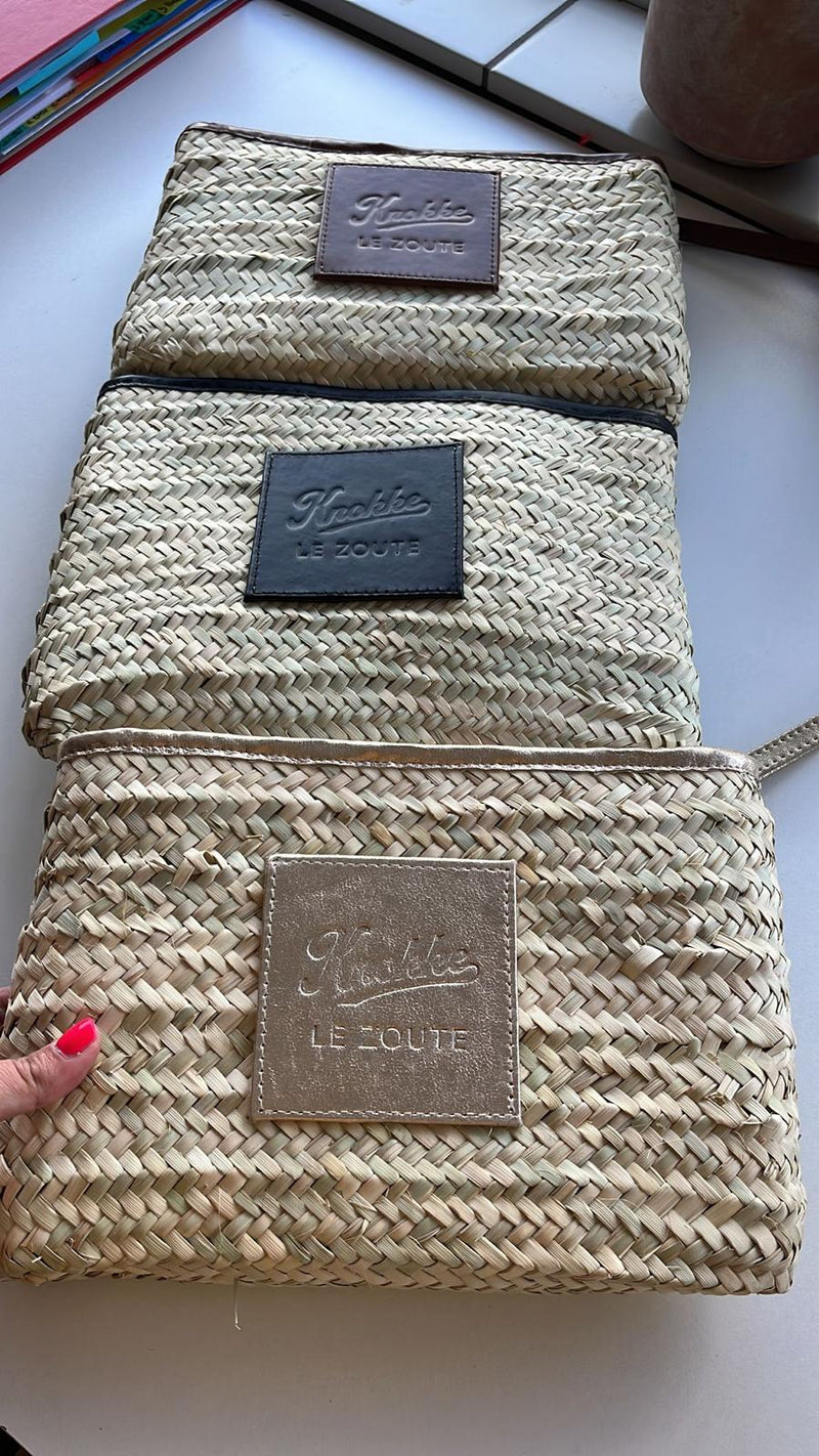 Drie rieten clutches met leren Knokke labels