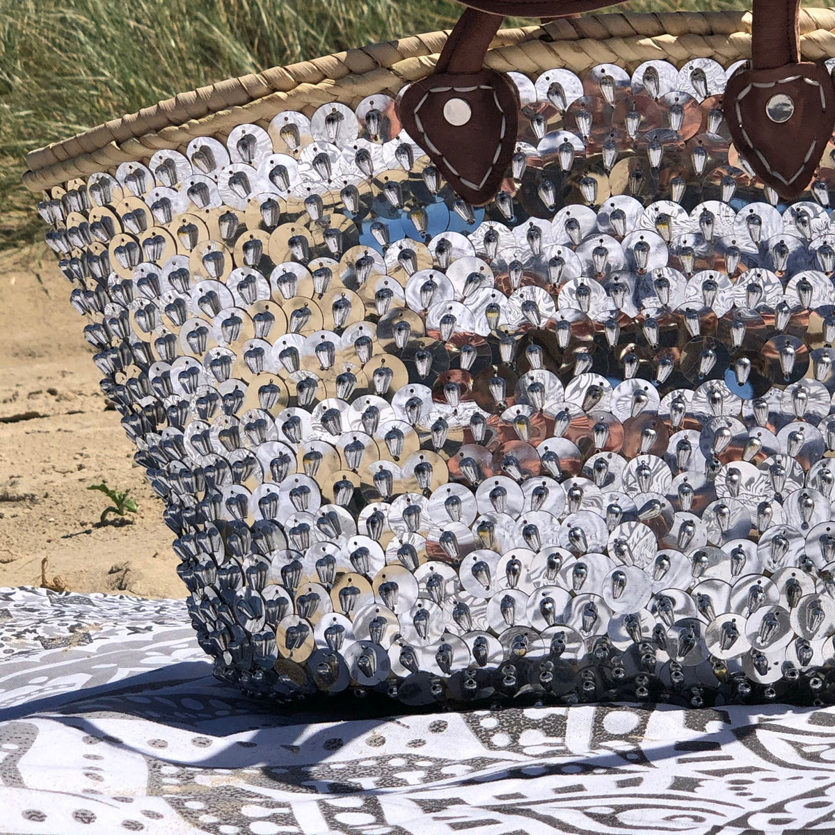 Large straw beach bag with sequins silver, close up of the front