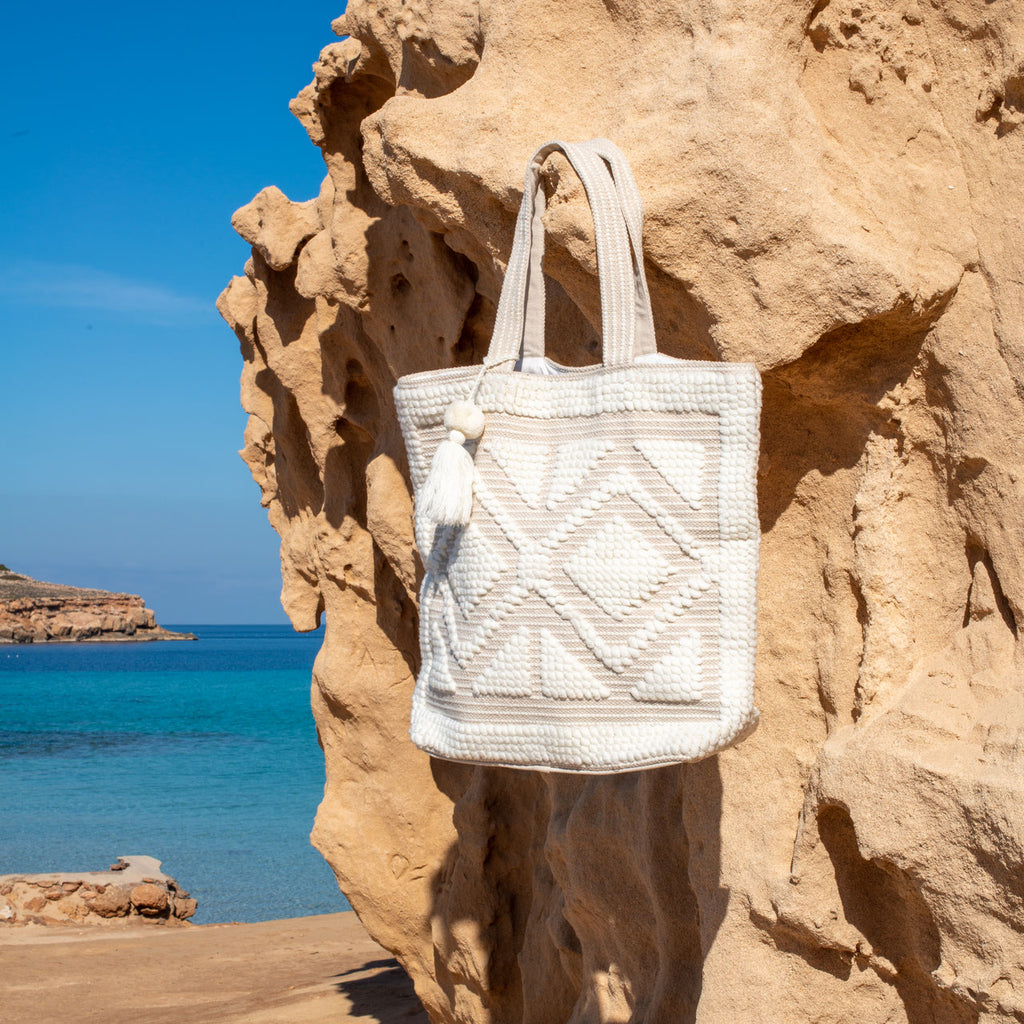 Ibiza strandtas Beige chic, vooraanzicht in de zon