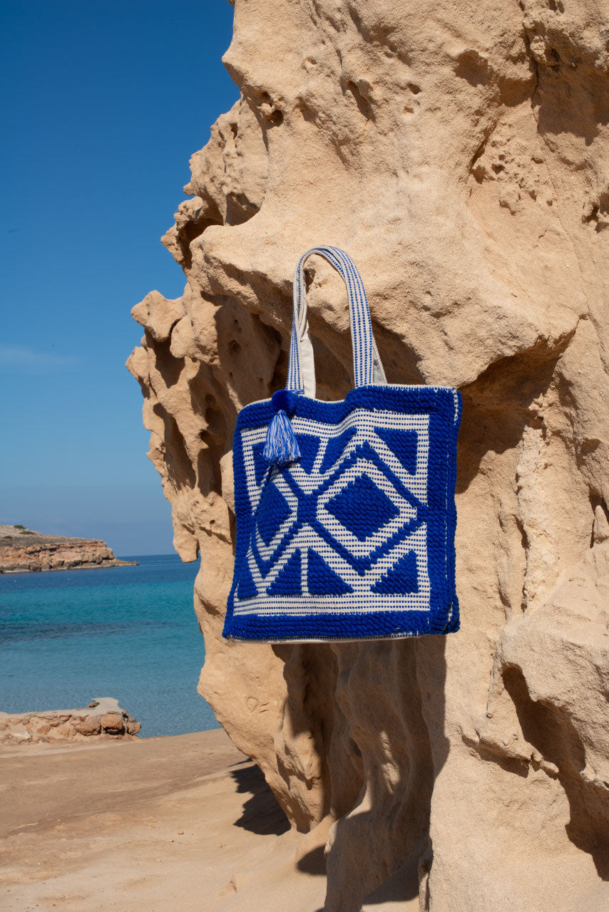 Ibiza strandtas blauw, vooraanzicht in de zon