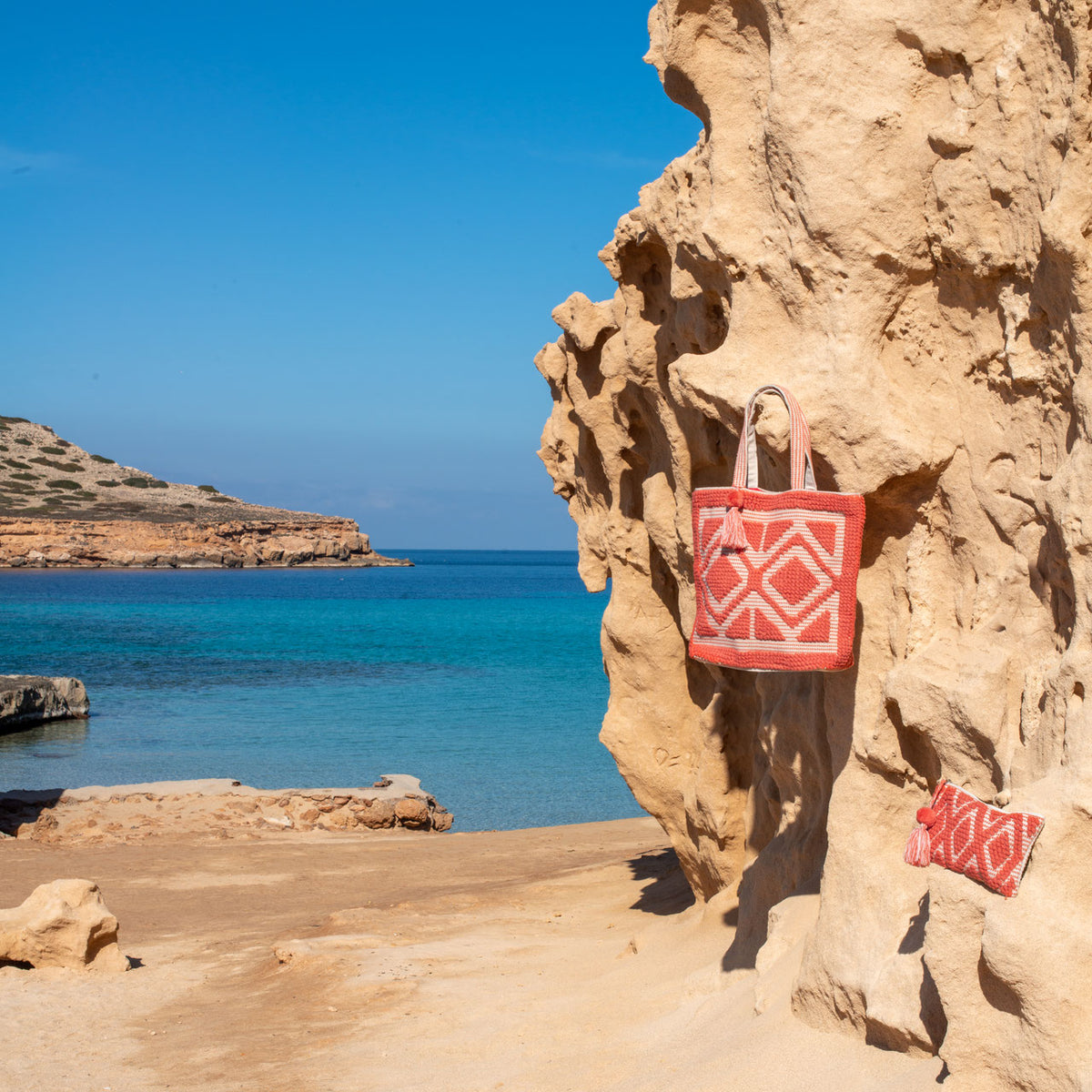 Ibiza strandtas koraal, samen met de bijpassende toilettas