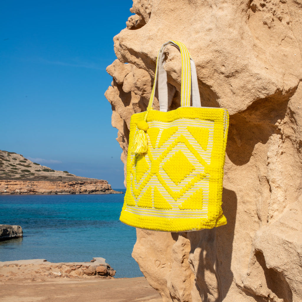 Ibiza strandtas Sunny geel, vooraanzicht in de zon