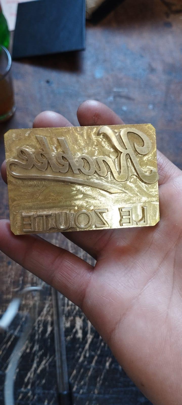 Messing stempel voor het Knokke logo