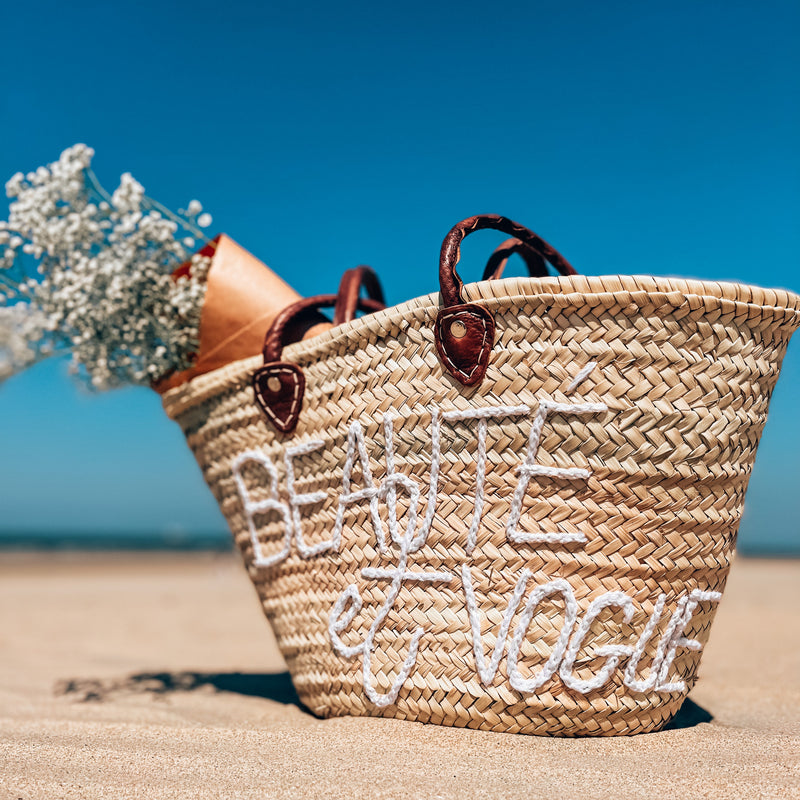Rieten strandshopper met geborduurd logo Beauté et Vogue