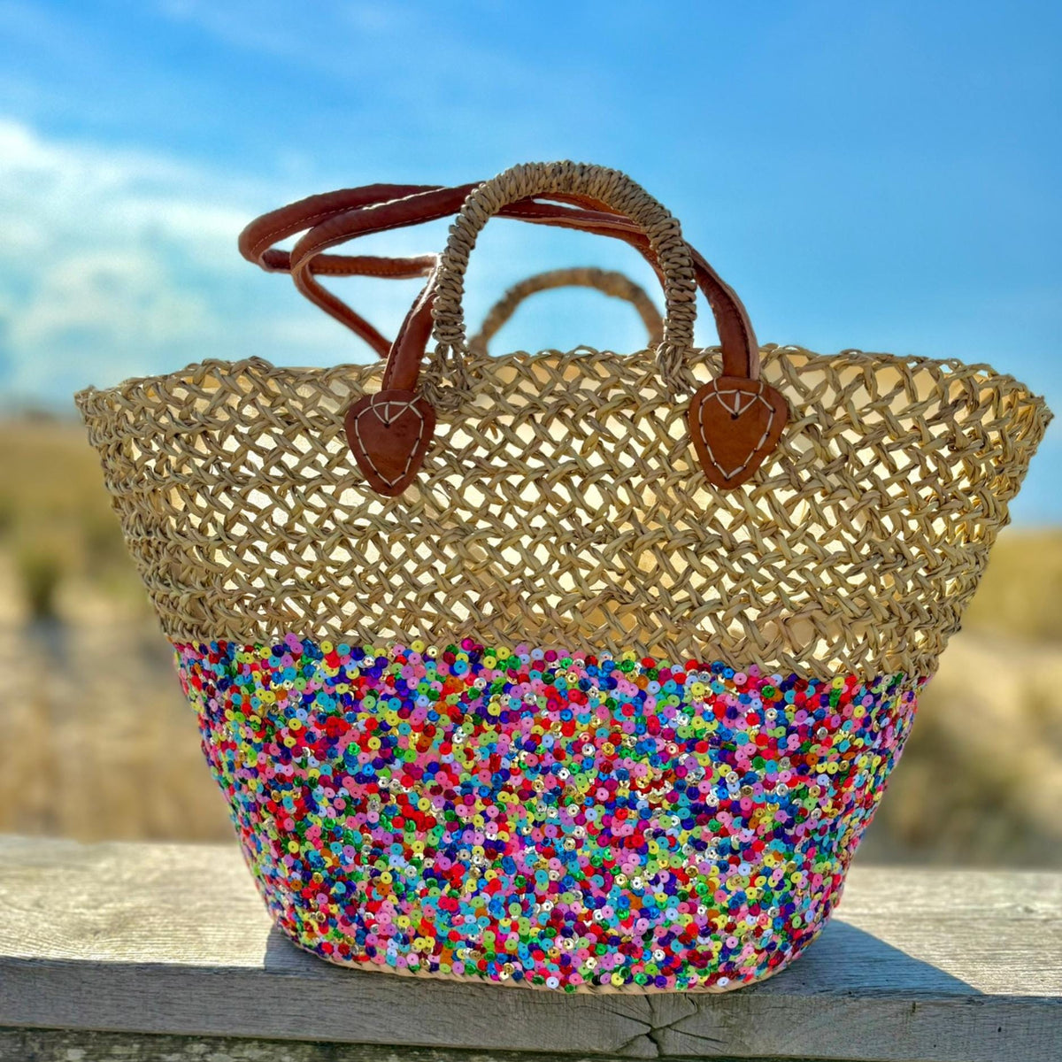 Rieten strandtas Dounia Multi met pailletten, met open vlechtwerk en gekleurde pailletten