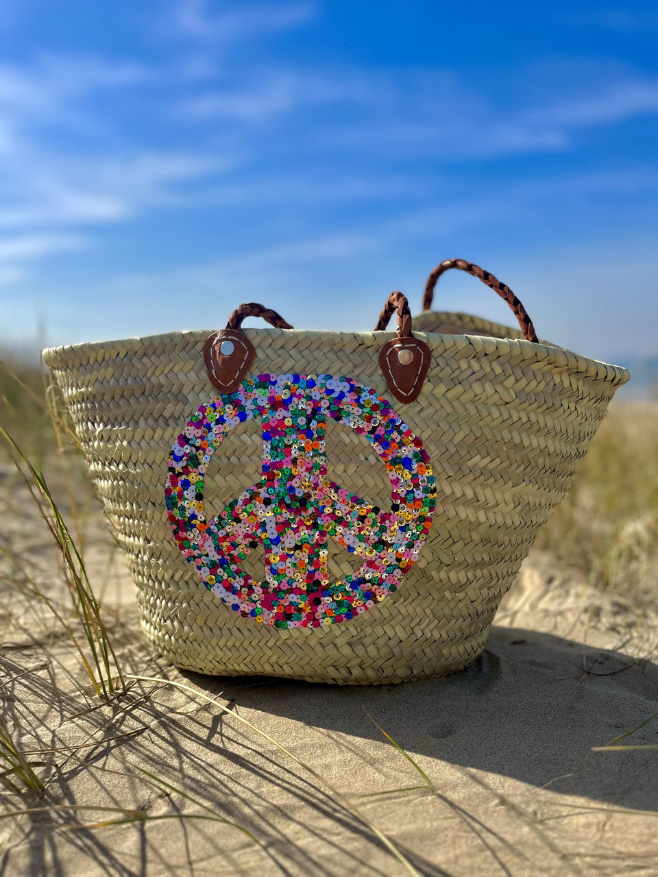 Straw beach bag with sequins Peace multi, in the dunes