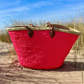 Rieten strandtas met pailletten roze, in de duinen
