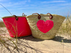 Rieten strandtas met pailletten roze, samen met de strandtas met hart