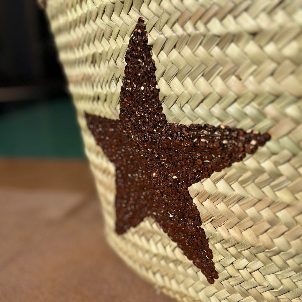 Straw beach bag with sequins Star brown, close up of the brown star