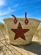 Straw beach bag with sequins Star brown, in the dunes