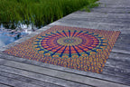 XXL strandlaken Brightlife 240x220 cm, op een houten steiger