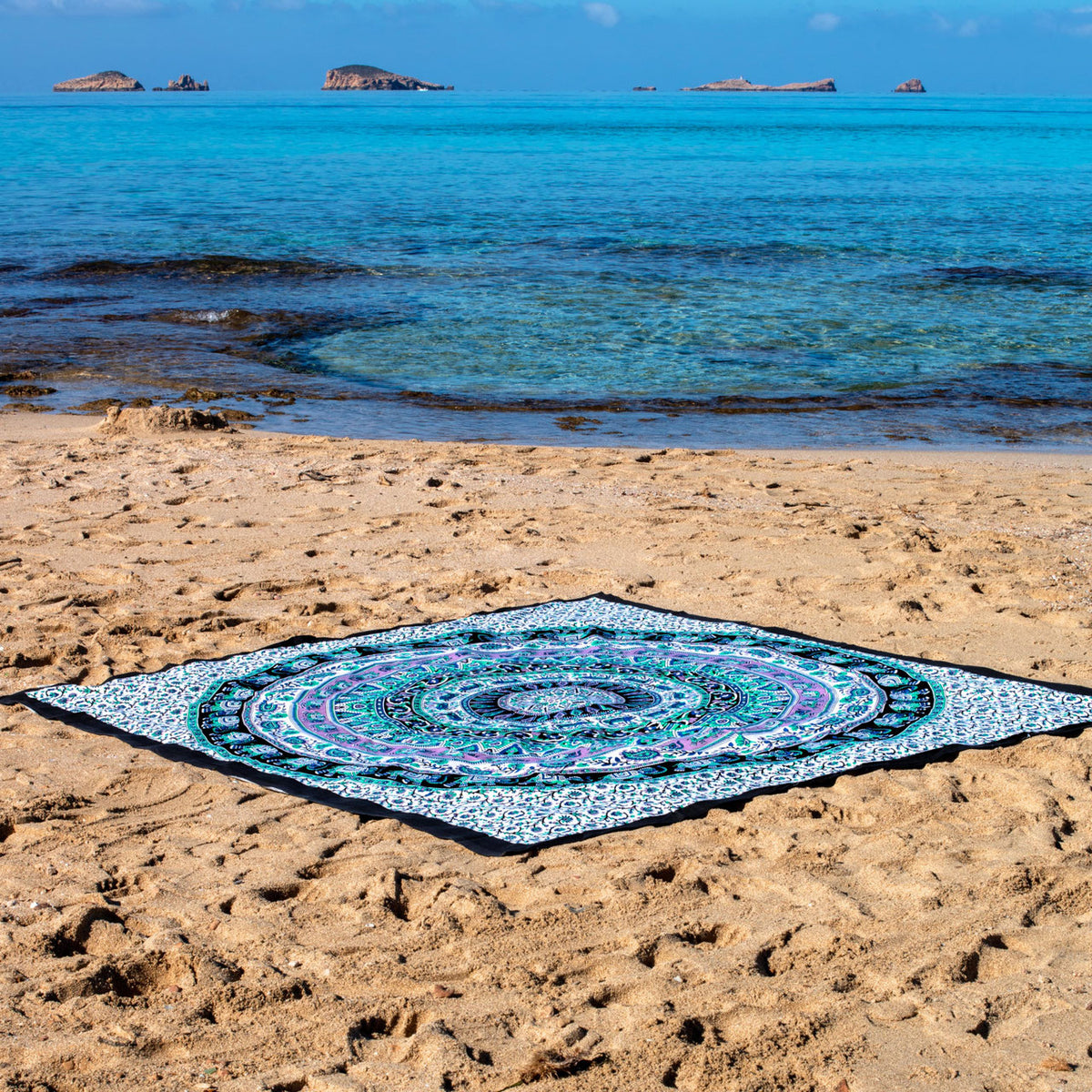XXL beach towel Hippie Purple 235x220 cm, on the sand by the sea