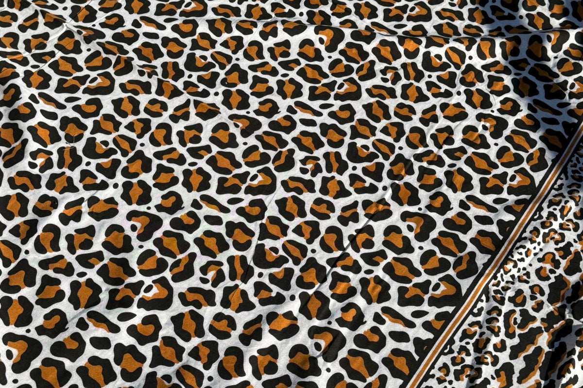 XXL strandlaken Panter 235x220 cm, close-up van de panterprint