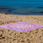 XXL strandlaken Pink Ombre 235x220 cm, op het zand bij zee