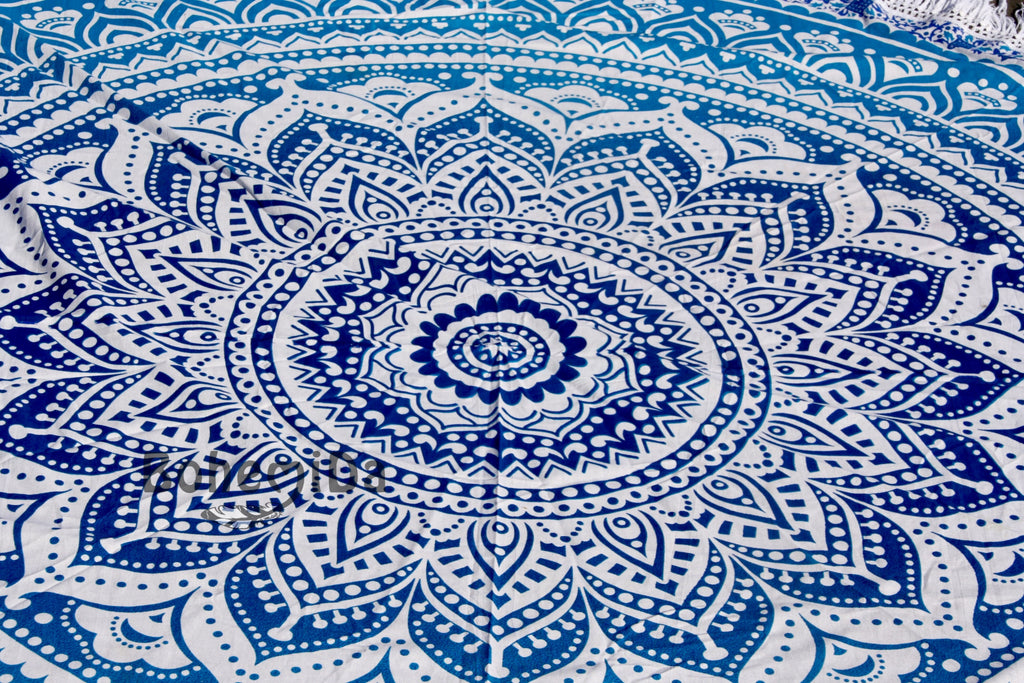 XXL strandlaken Blue Ombre 235x220 cm, close-up van de mandala
