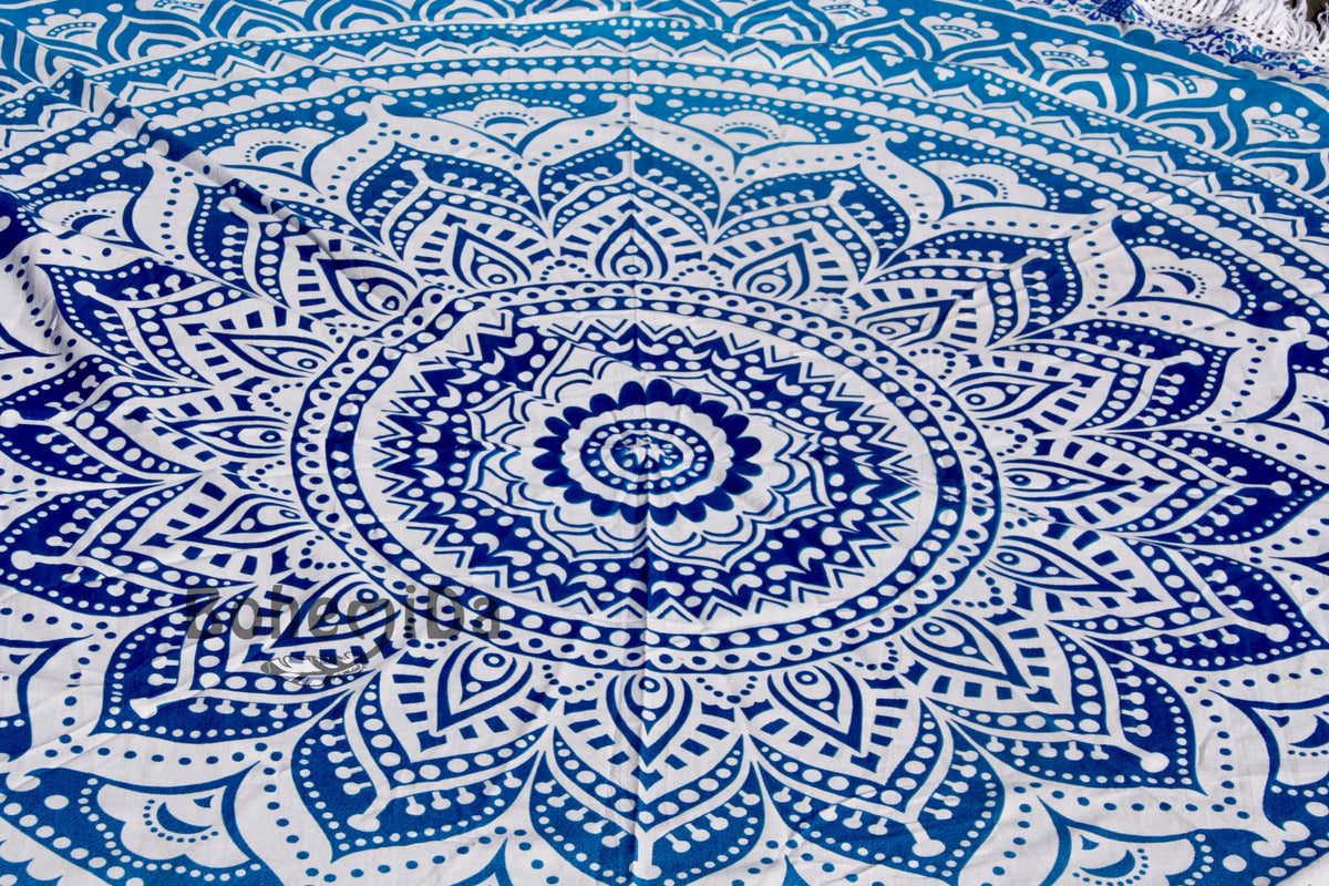 XXL strandlaken Blue Ombre 235x220 cm, close-up van de mandala
