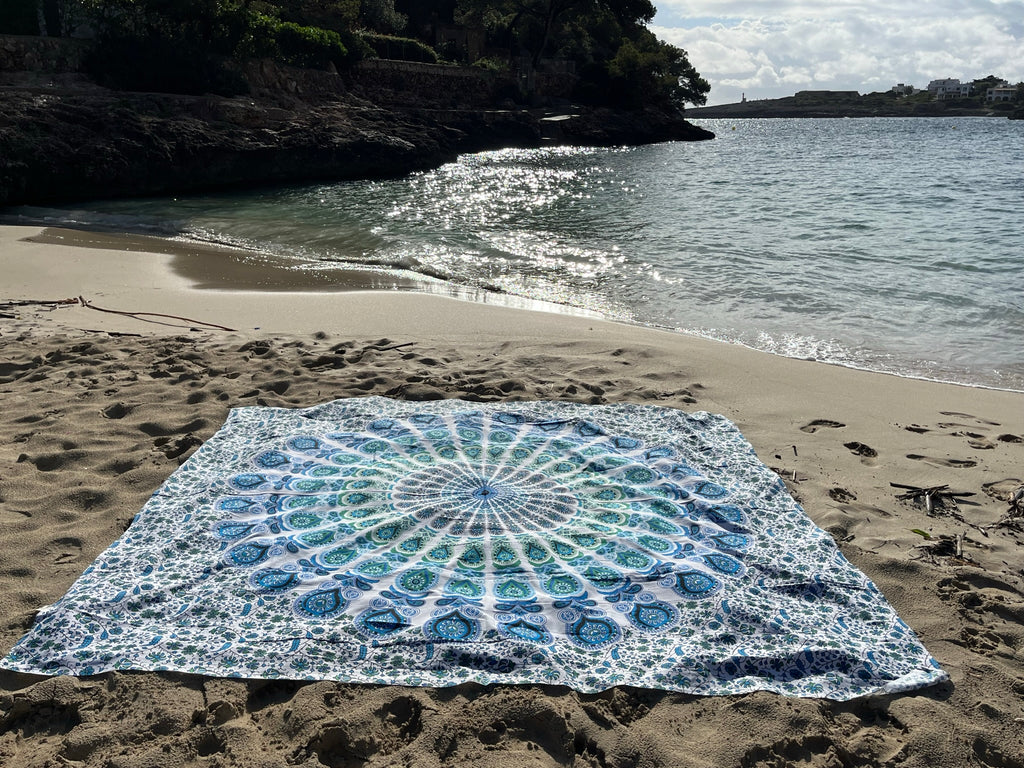 XXL strandlaken Ocean 235x220 cm, op het strand bij zee