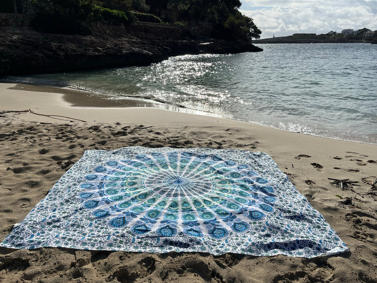 XXL strandlaken Ocean 235x220 cm, op het strand bij zee